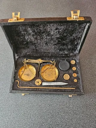 Bilancina di precisione con pesi