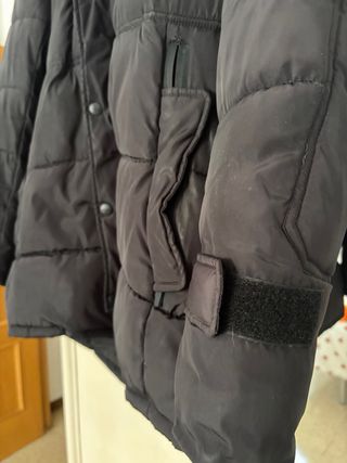 Abrigo plumífero negro