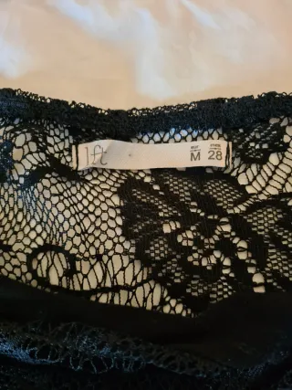 Vestido negro de encaje