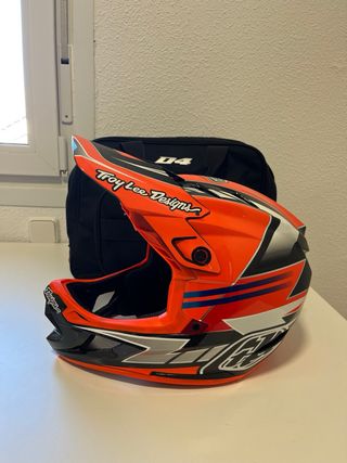 Casco Troy Lee Desing D4 Carbono MIPS