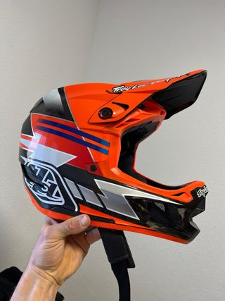 Casco Troy Lee Desing D4 Carbono MIPS