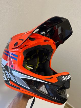 Casco Troy Lee Desing D4 Carbono MIPS
