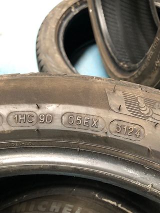 245/45 R17 99V