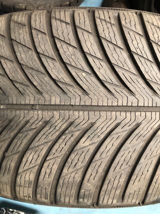 245/45 R17 99V