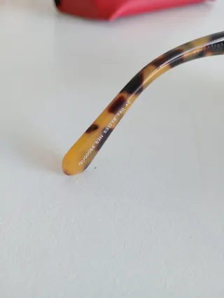 Gafas de sol Guess Tortoise para mujer.