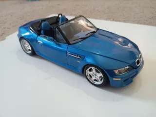 Coche a escala 1:18