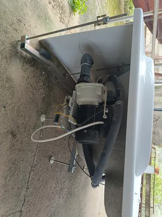 Bañera hidromasaje blanca