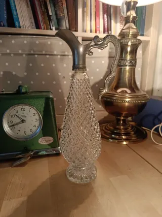 Jarra cristal tallado y metal