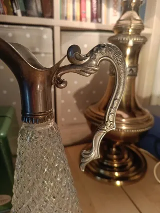 Jarra cristal tallado y metal