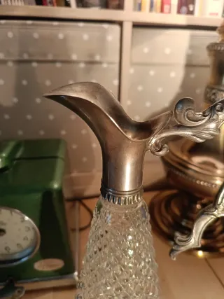 Jarra cristal tallado y metal