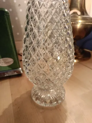 Jarra cristal tallado y metal