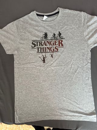 Camiseta Stranger Things Gris