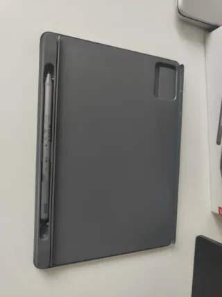 Lenovo Tab M11 con Lápiz y Funda.