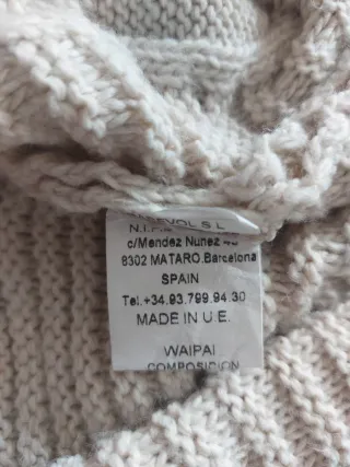 Chaqueta larga de punto color crema