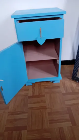 Mesita de noche azul ,zapatero