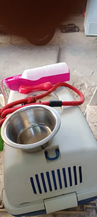 Transportín perro pequeño con comedero y de agua