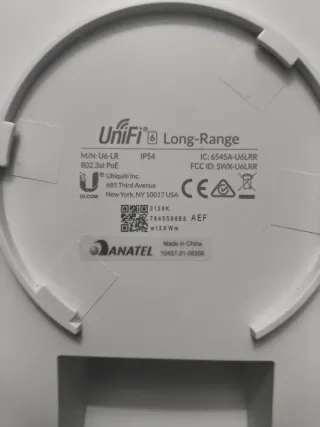 Ubiquiti UniFi U6 LR con accesorios