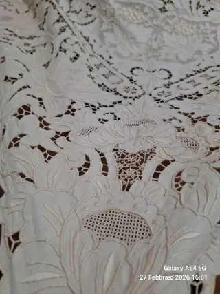 Copriletto matrimoniale ricamato intaglio