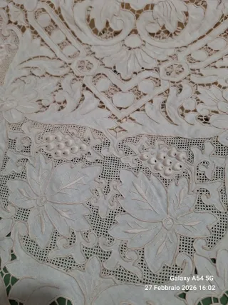 Copriletto matrimoniale ricamato intaglio
