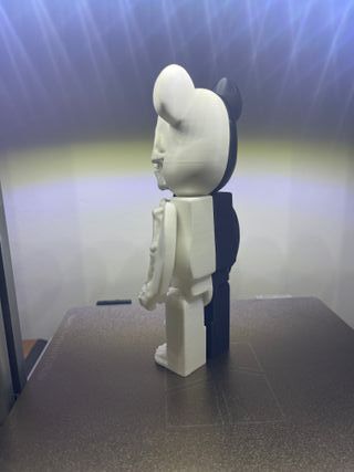 Bearbrick Crânio Metade Preto Metade Esqueleto