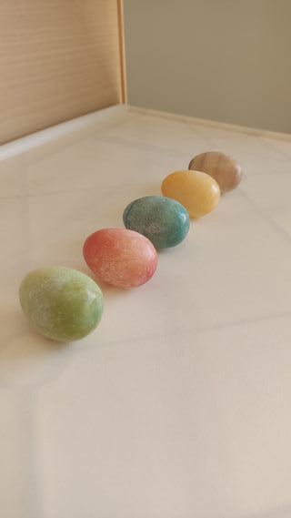 Uova decorative in pietra naturale