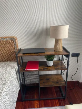 Estanteria con enchufes