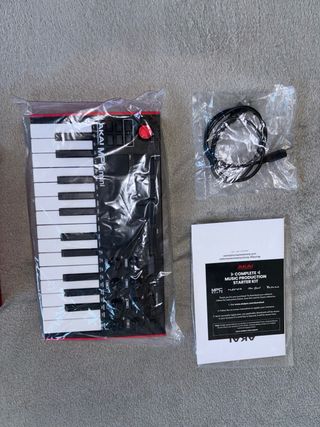 AKAI MPK Mini Controlador MIDI