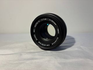 Olympus Zuiko AUTO-S 50mm f/1.8 Lente