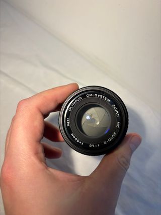 Olympus Zuiko AUTO-S 50mm f/1.8 Lente