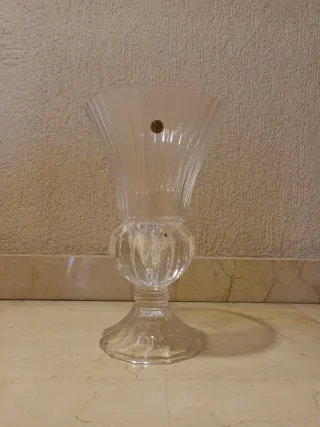 Jarrón de cristal tallado