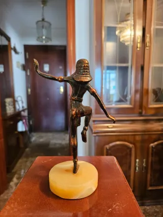 Figura bailarina egipcia bronce. Cleopatra.