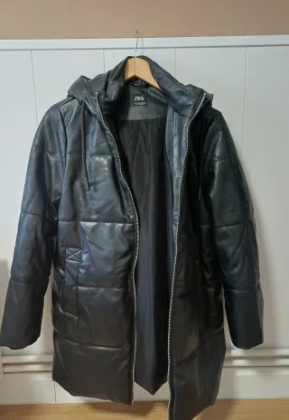 Abrigo plumífero ZARA negro