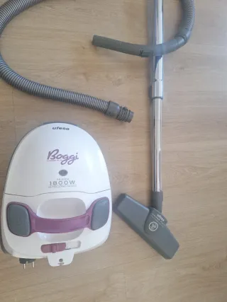 Aspiradora Ufesa Boggi 1800W