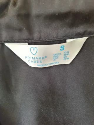 Pijama negro satinado con detalle rosa