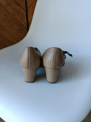 Zapatos de flamenco beige