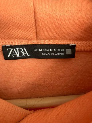 Felpa Zara arancione con cappuccio