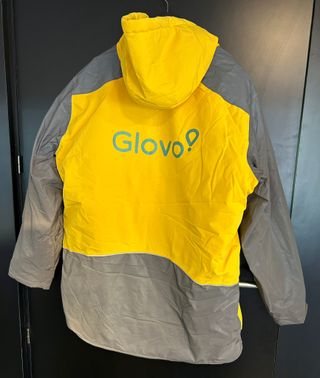 Pack chaqueta + mochila Glovo