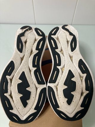 Asics Superblast Naranja y Negro