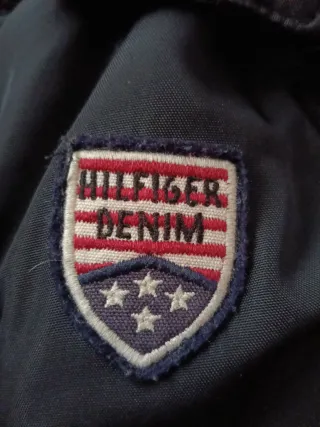 Parka Negra Tommy Hilfiger con Capucha