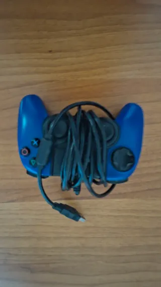 PlayStation 3 con scatola e joystick