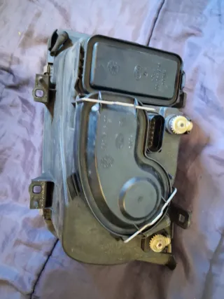 Faróis VW Bora hella