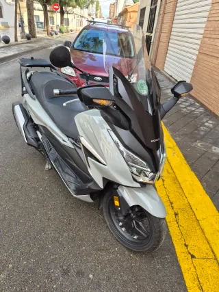 Honda Forza 350 Maxi Scooter Automática.
