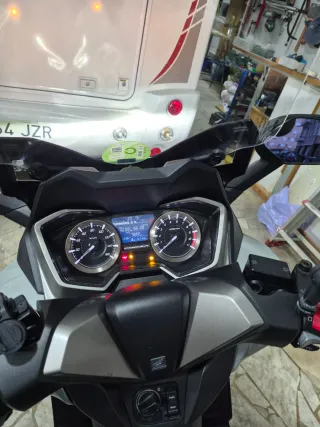 Honda Forza 350 Maxi Scooter Automática.