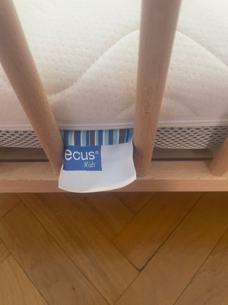 Cuna de madera Ikea con colchón Oxsi