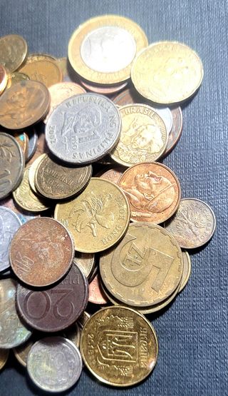 Lote de Monedas Extranjeras Variadas