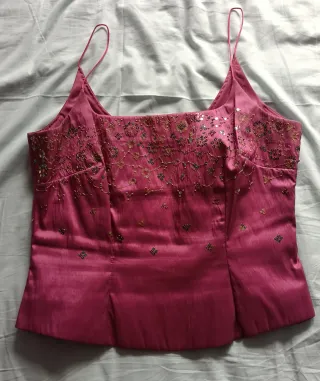 Vestido de fiesta rosa con pedrería