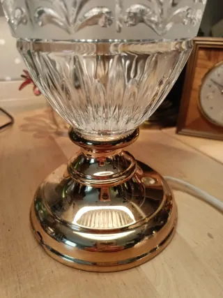 Lámpara antigua cristal tallado y metal dorado.