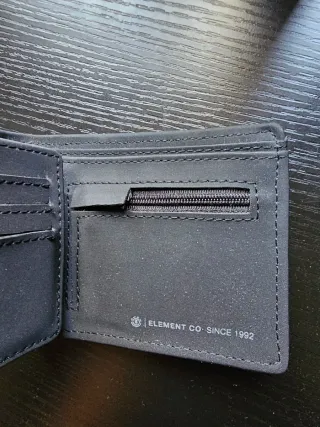 Cartera Element Negra con Logo Gris