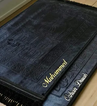 Alfombra de rezo negra de terciopelo