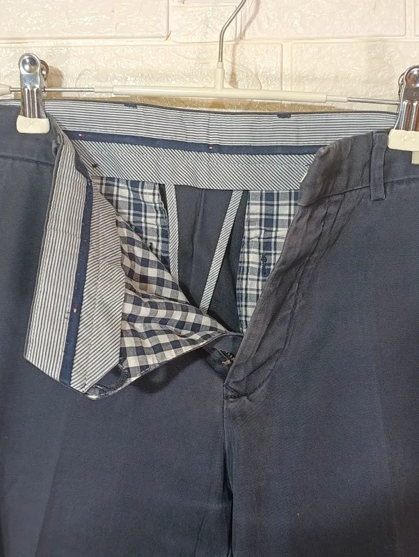 Pantalón tipo chino Tommy Hilfiger 32/34. R131